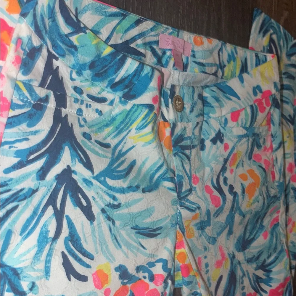 NWOT! Lilly Pulitzer 00 White Pants w/ beautiful bright bold color pattern - Picture 5 of 11